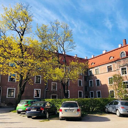 Historic Charm - Cozy Nordic Retreat In Time-Honored Residency Apartman Tallinn Kültér fotó
