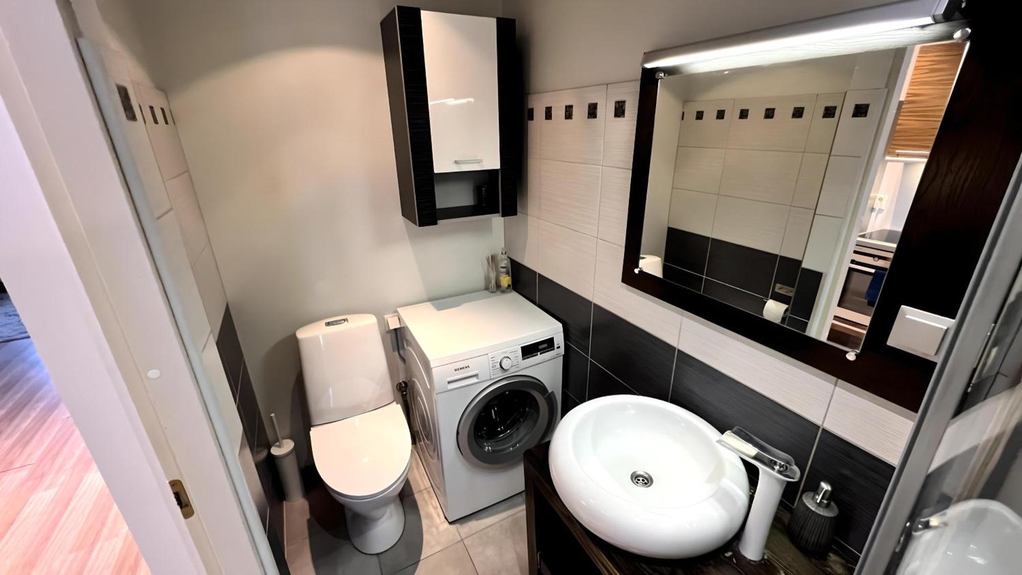 Historic Charm - Cozy Nordic Retreat In Time-Honored Residency Apartman Tallinn Kültér fotó