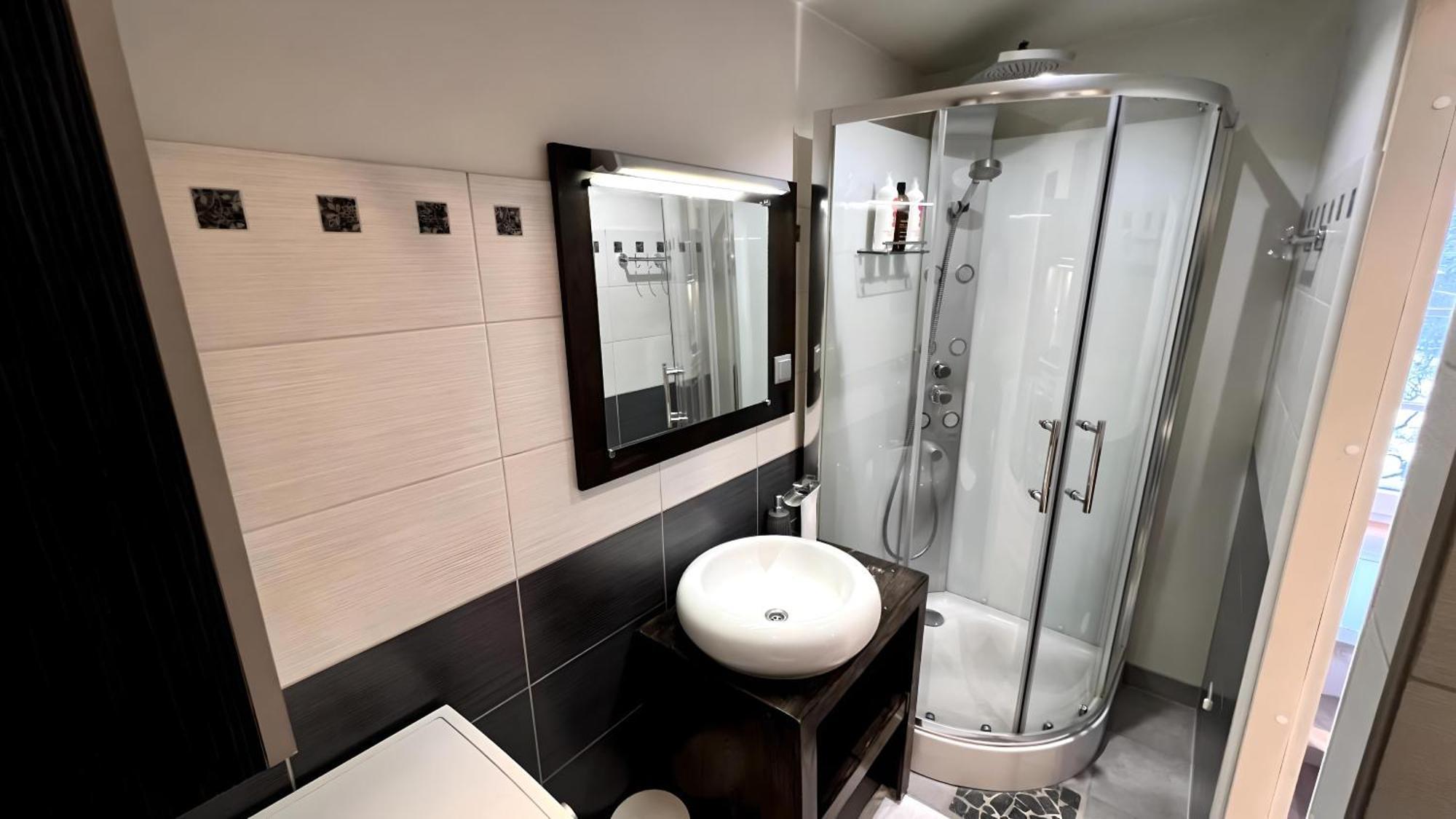 Historic Charm - Cozy Nordic Retreat In Time-Honored Residency Apartman Tallinn Kültér fotó